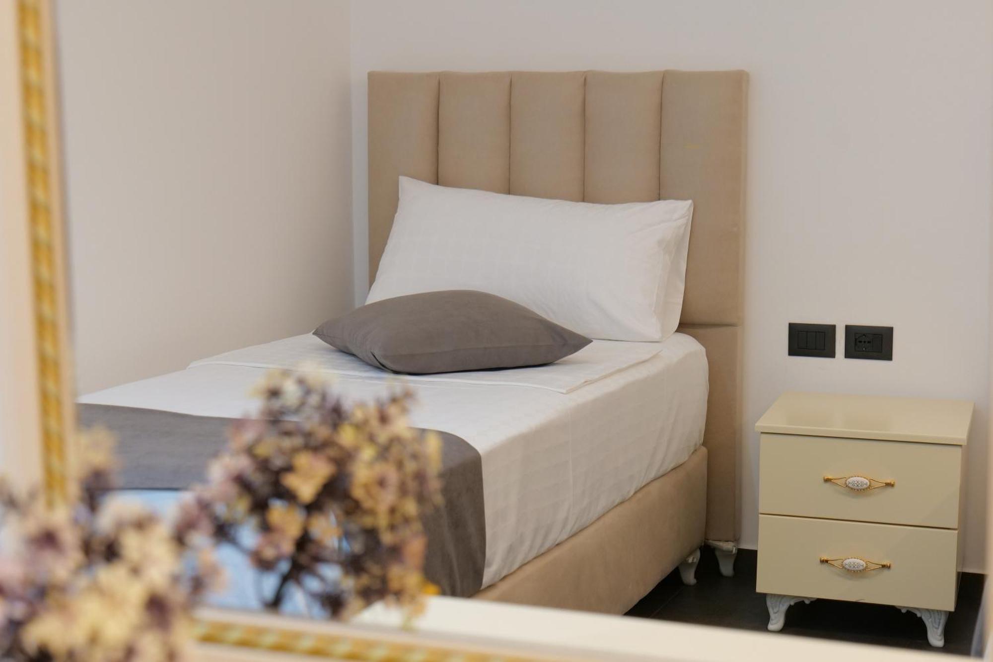 Hotel Celaj Vlore Luaran gambar