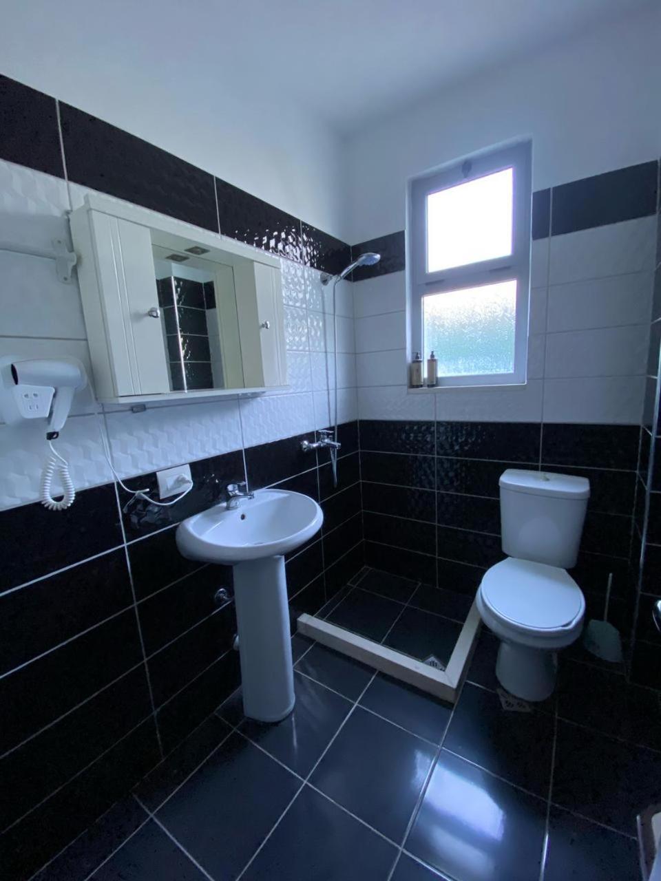 Hotel Celaj Vlore Luaran gambar