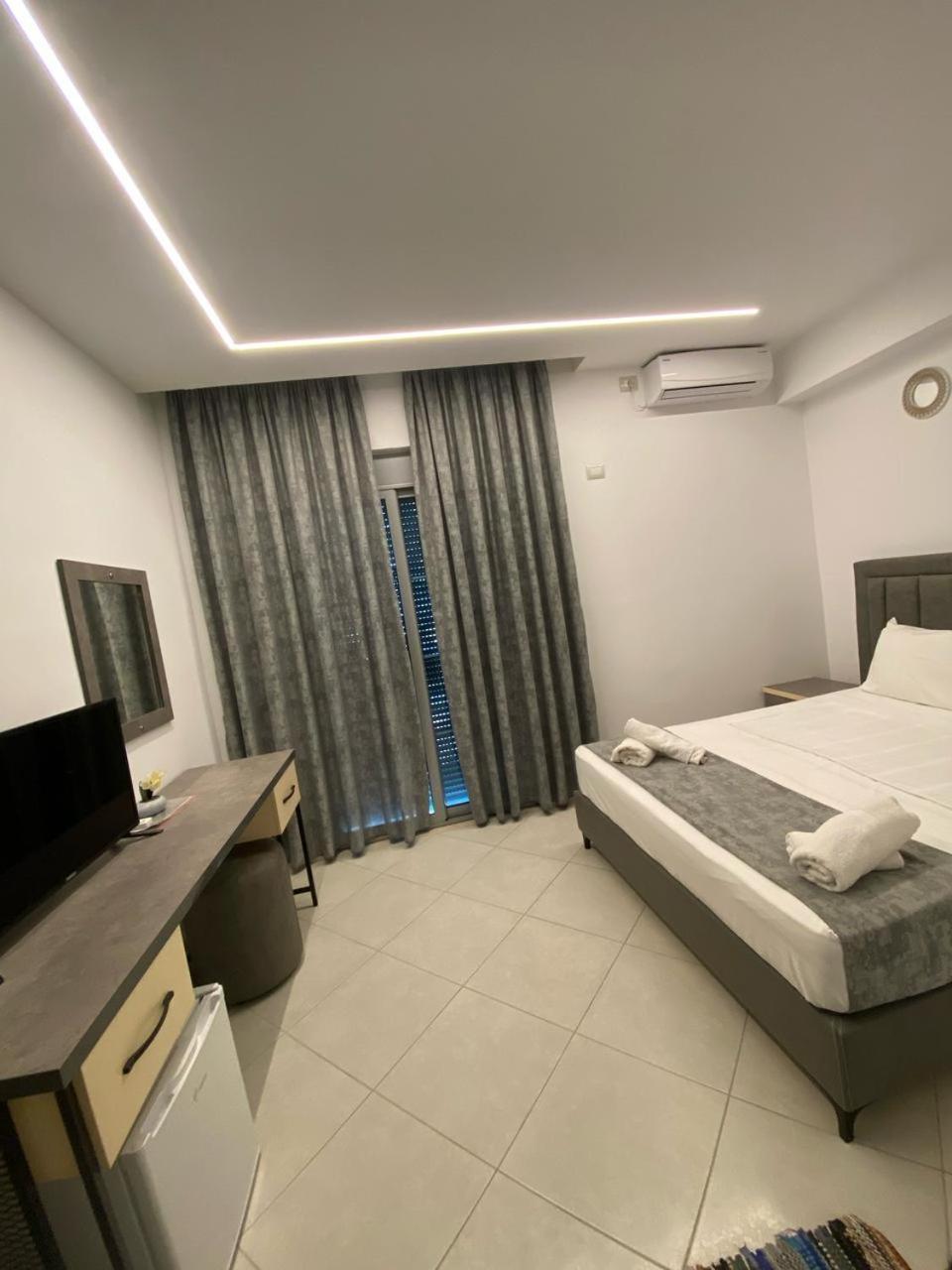 Hotel Celaj Vlore Luaran gambar
