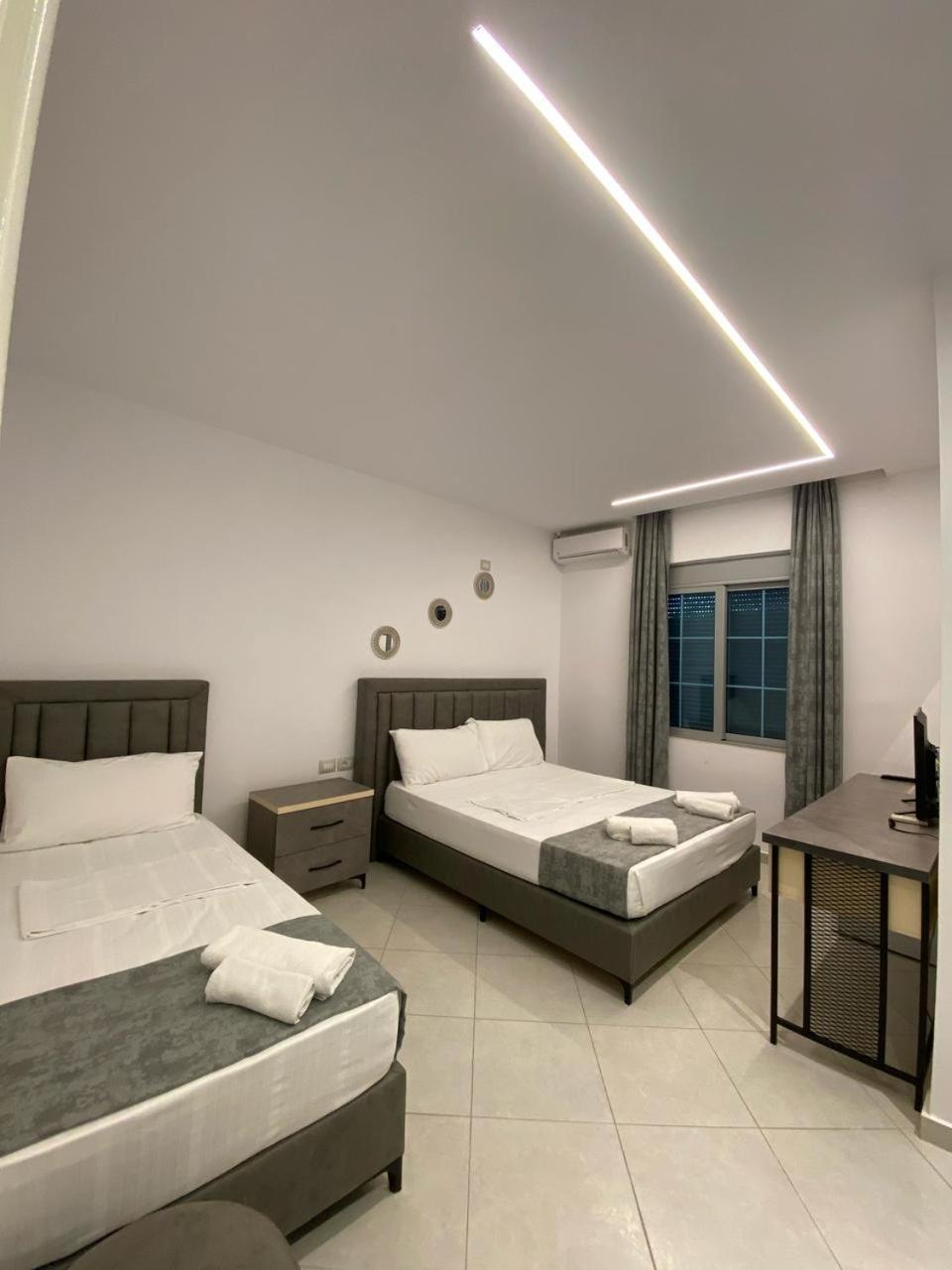 Hotel Celaj Vlore Luaran gambar